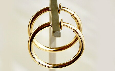 【ふるさと納税】ふるさと納税 ピアスに見える イヤリング ジュエリー イヤーカフ 18金 ジュエリーケース付 保証書付 アクセサリー おしゃれ ギフト プレゼント 山梨県 昭和町K18 イエローゴールド ピアスに見える 地金 イヤリング(直径20mm) 保証書付 KO-0014SWAD011 サムネイル3