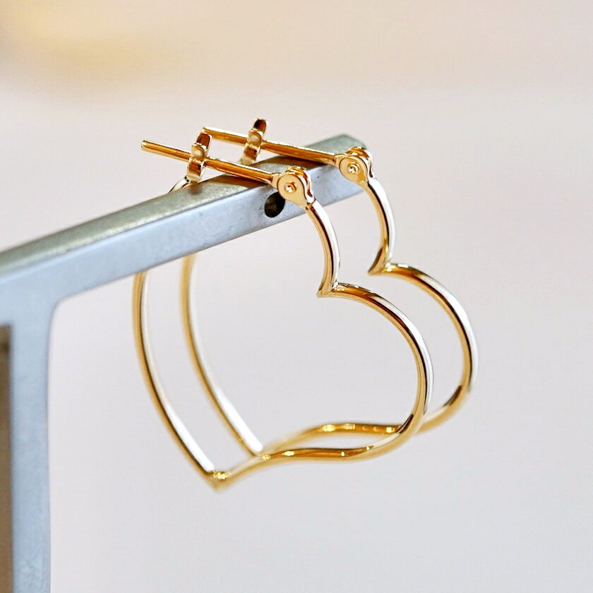 【ふるさと納税】 ふるさと納税 K18 イエローゴールド ハート フープ ピアス 保証書付 アクセサリーケース付 プレゼント ギフト 贈り物 記念日 人気 おすすめ アクセサリー 山梨県 昭和町 K18 イエローゴールド ハート フープ ピアス 保証書付 KO-0026 SWAD027 サムネイル2