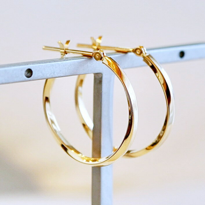 【ふるさと納税】 ふるさと納税 K18 イエローゴールド ひねり フープ ピアス フープピアス 保証書付 アクセサリーケース付 プレゼント ギフト 贈り物 記念日 人気 おすすめ 山梨県 昭和町 K18 イエローゴールド ひねり フープ ピアス 保証書付 KO-0028 SWAD029 サムネイル2