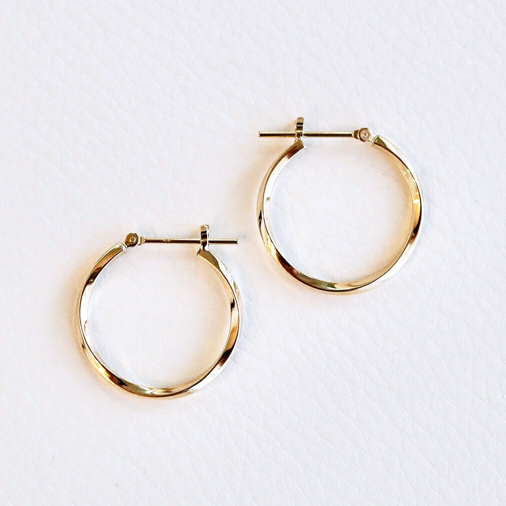 【ふるさと納税】 ふるさと納税 K18 イエローゴールド ひねり フープ ピアス フープピアス 保証書付 アクセサリーケース付 プレゼント ギフト 贈り物 記念日 人気 おすすめ 山梨県 昭和町 K18 イエローゴールド ひねり フープ ピアス 保証書付 KO-0028 SWAD029 サムネイル3