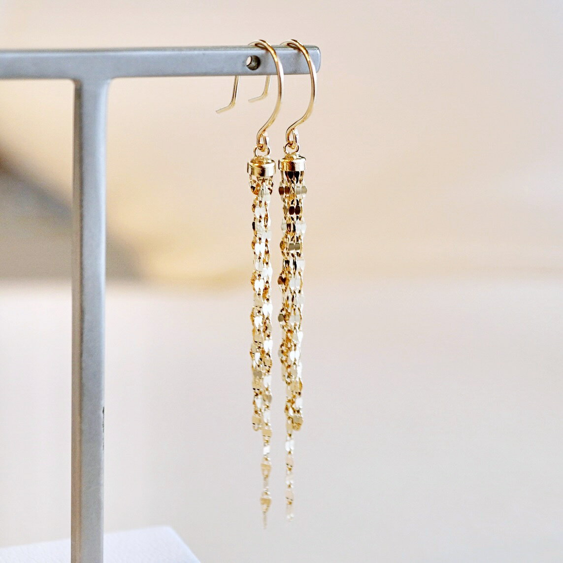 【ふるさと納税】 ふるさと納税 K18 YG イエローゴールド 地金 揺れる エクレアチェーン ピアス 保証書付 ジュエリーケース付 アクセサリー プレゼント 記念日 人気 おすすめ 山梨県 昭和町 K18 YG イエローゴールド 地金 揺れる ピアス 保証書付 NO-1934 SWAD033 サムネイル2