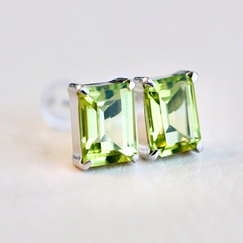 【ふるさと納税】 ふるさと納税 K14 WG ホワイトゴールド ペリドット オクタゴンカット ピアス 保証書付 ジュエリーケース付 アクセサリー プレゼント 記念日 人気 おすすめ 山梨県 昭和町 K14WG ホワイトゴールド ペリドット オクタゴンカット ピアス KO-0035 SWAD037 サムネイル3