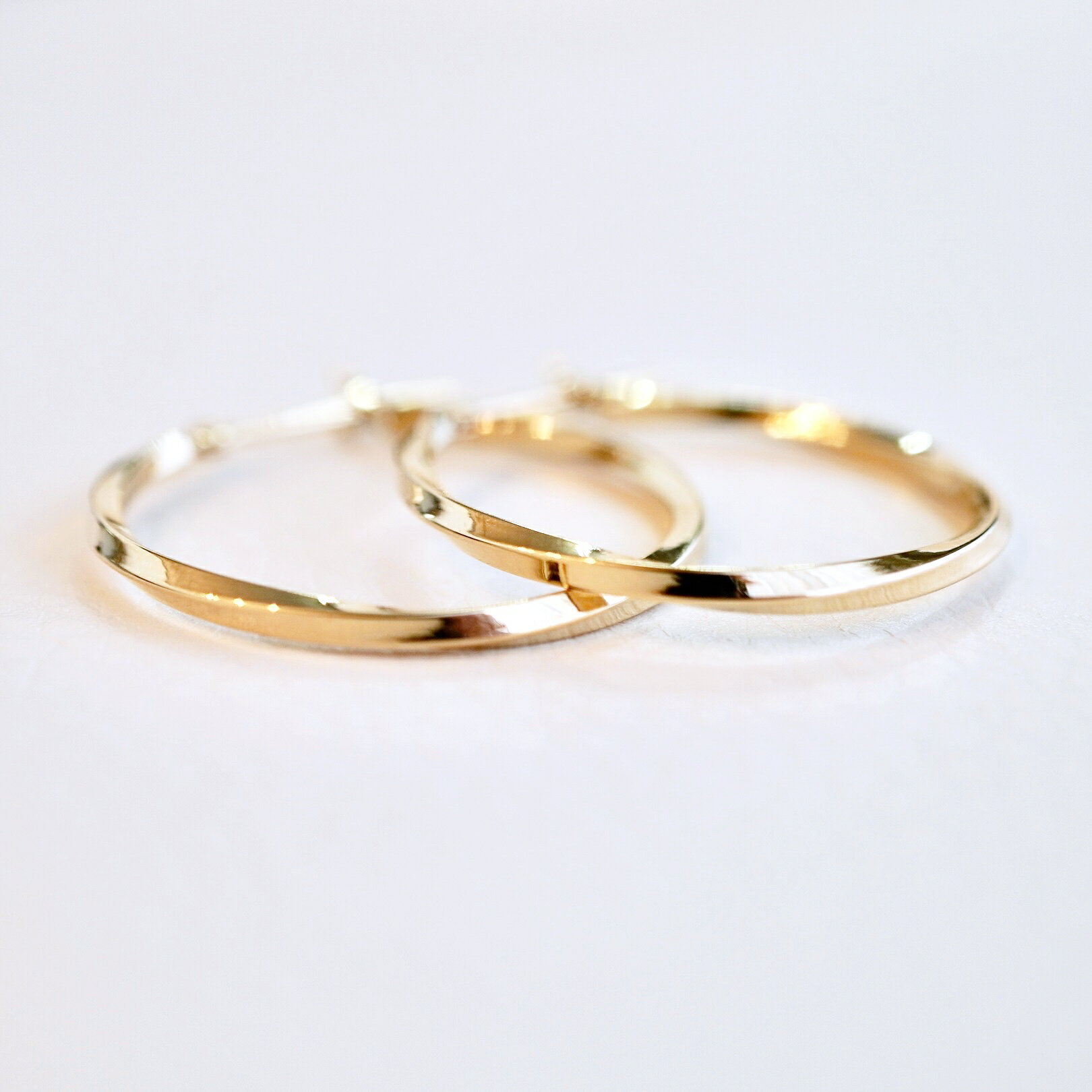 【ふるさと納税】 ふるさと納税 K18 WG イエローゴールド 地金 フープピアス 保証書付 ジュエリーケース付 アクセサリー プレゼント 記念日 人気 おすすめ 山梨県 昭和町 K18 イエローゴールド 地金 フープピアス(直径25mm) 保証書付 KO-0038 SWAD040 サムネイル2