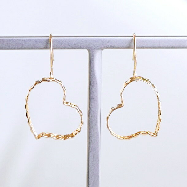 【ふるさと納税】 K18 18金 イエローゴールド 地金 ハート 揺れる ピアス フック式 保証書付 NO-1976 ふるさと納税 18K 地金 ピアス 18金ピアス K18ピアス ギフト ジュエリー 保証書付 ケース付 贈り物 ギフト プレゼント 記念日 人気 おすすめ 山梨県 昭和町 SWAD070 サムネイル3