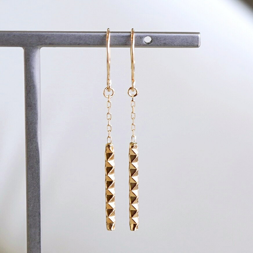 【ふるさと納税】 K18 18金 イエローゴールド 地金 揺れる ピアス フック式 保証書付 NO-1964 ふるさと納税 18K 地金 ピアス 18金ピアス K18ピアス ギフト ジュエリー 保証書付 ケース付 贈り物 ギフト プレゼント 記念日 人気 おすすめ 山梨県 昭和町 SWAD077 サムネイル3