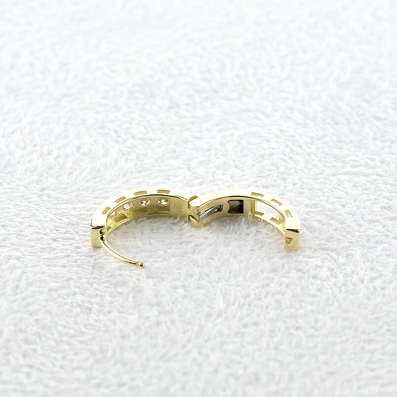 【ふるさと納税】 18金 フープ ピアス 18k 片耳 ダイヤモンド フープピアス ゴールド ダイヤ 0.10ct 中折れ式 イエローゴールドK18 18k リングピアス シンプル250401bd200yu 山梨県 昭和町 ジュエリー アクセサリー ギフト プレゼント 贈り物 記念日 誕生日 SWAA281-k18 サムネイル3