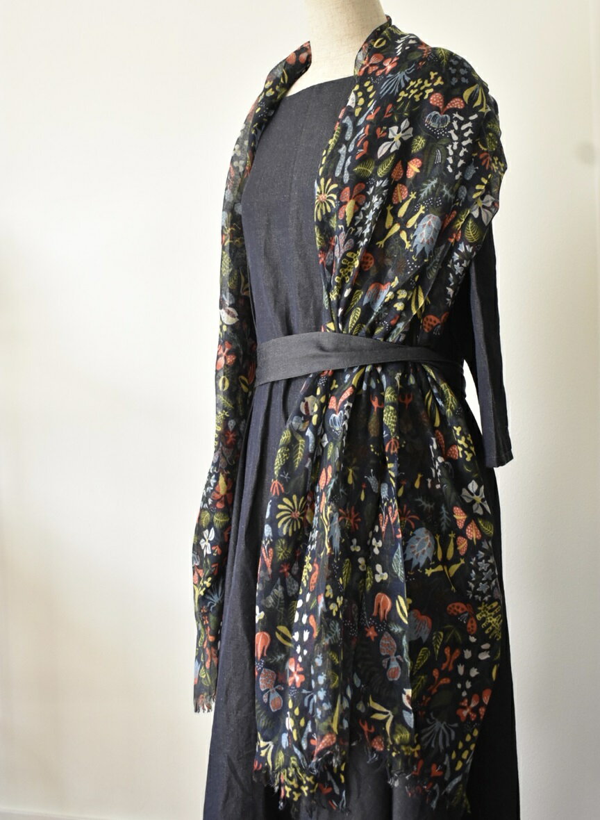 【ふるさと納税】【富士の伏流水で織りなす高級天然素材ストール】スティグ・リンドベリ　ハーバリウム　ネイビー ふるさと納税 ストール おしゃれ 高級素材 ファッション 女性 レディース 山梨県 鳴沢村 送料無料 NSAB002 サムネイル2