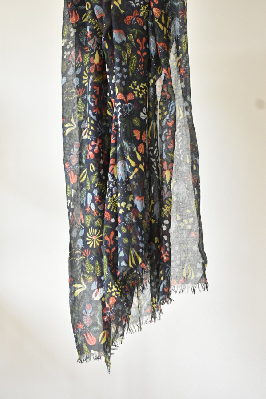 【ふるさと納税】【富士の伏流水で織りなす高級天然素材ストール】スティグ・リンドベリ　ハーバリウム　ネイビー ふるさと納税 ストール おしゃれ 高級素材 ファッション 女性 レディース 山梨県 鳴沢村 送料無料 NSAB002 サムネイル3