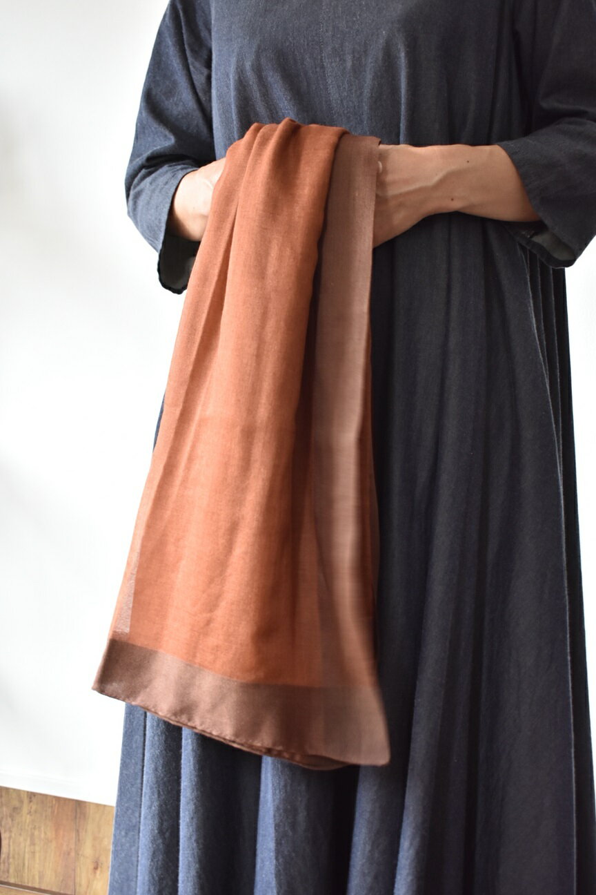 【ふるさと納税】【富士の伏流水で織りなす高級天然素材ストール】シルクカシミヤ「Frame」ストール　ブラウン ふるさと納税 ストール おしゃれ 高級素材 シルク カシミヤ ファッション 女性 レディース 山梨県 鳴沢村 送料無料 NSAB005 サムネイル3