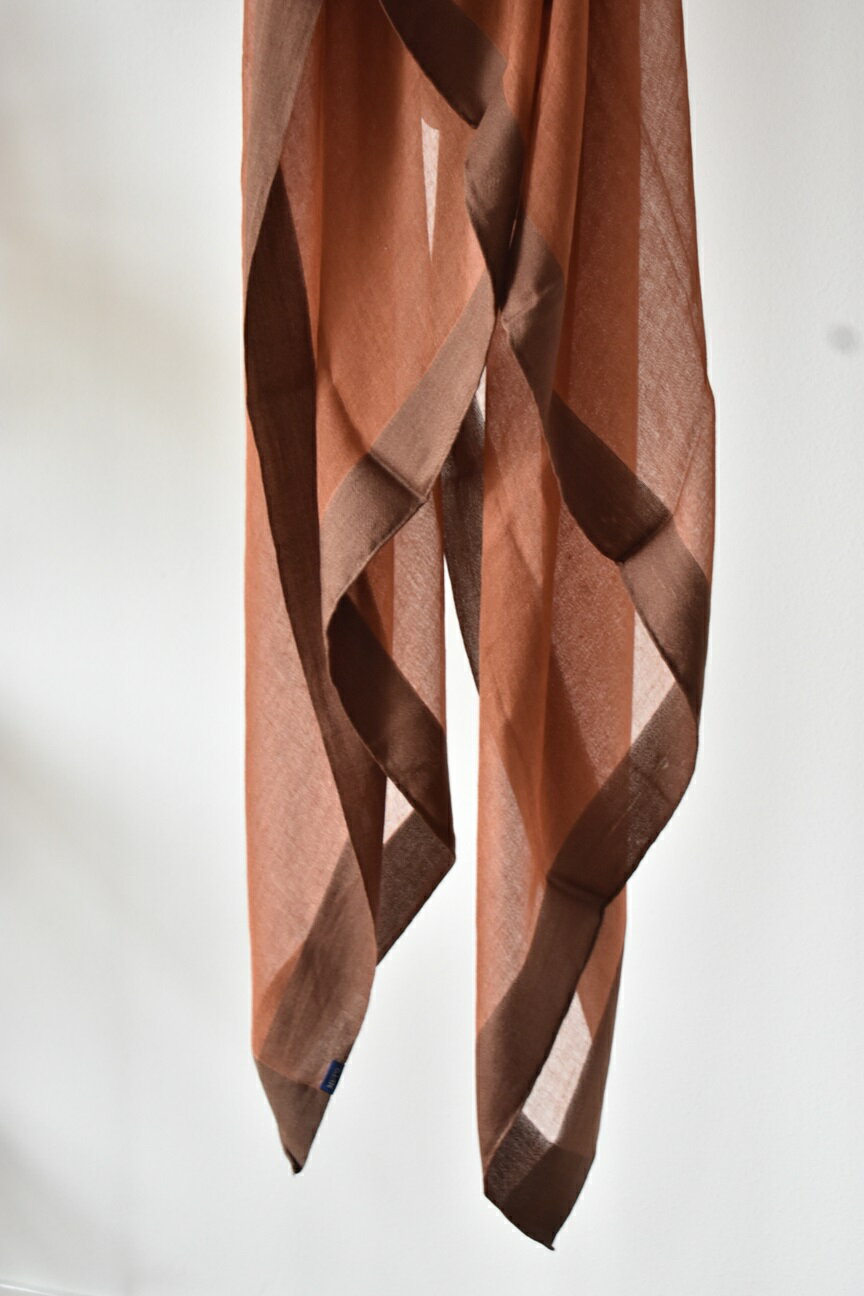 【ふるさと納税】【富士の伏流水で織りなす高級天然素材ストール】シルクカシミヤ「Frame」ストール　ブラウン ふるさと納税 ストール おしゃれ 高級素材 シルク カシミヤ ファッション 女性 レディース 山梨県 鳴沢村 送料無料 NSAB005 サムネイル2