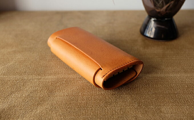 【ふるさと納税】植物タンニンレザーのキーケース(赤茶) プレゼント 女性 オシャレ 男性 ギフト ファッション小物 革小物 カギ 鍵 革製品 サムネイル3