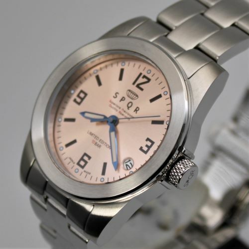 【ふるさと納税】＜腕時計 クオーツ式＞SPQR masterpiece 【ステンレス無垢バンド】 | 腕時計 時計 ブランド SPQR スポール メンズ レディース 男女兼用 ギフト プレゼント 贈り物 アイボリー シルバー ピンク ブラック 黒 ステンレス サムネイル2