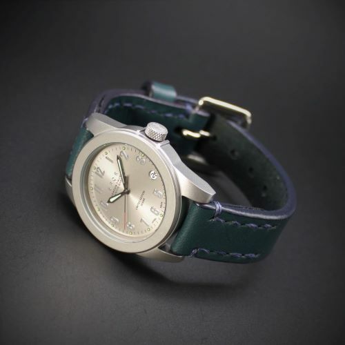 【ふるさと納税】＜腕時計 クオーツ式＞SPQR masterpiece 初代復刻文字盤【SOMESサドルレザーバンド】 | 腕時計 時計 ブランド SPQR スポール メンズ レディース 男女兼用 ギフト プレゼント 贈り物 アイボリー シルバー バンド7種 サムネイル2