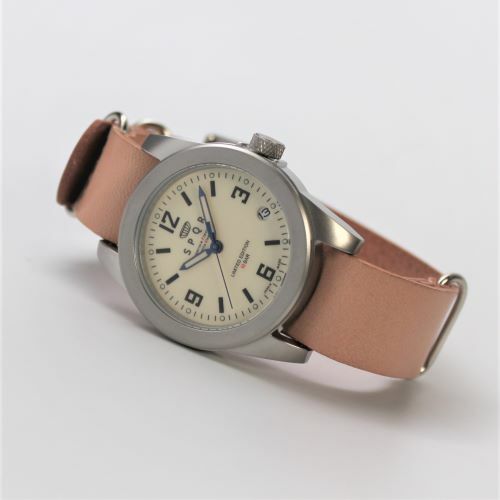 【ふるさと納税】＜腕時計 クオーツ式＞SPQR masterpiece レギュラー文字盤【NATOタイプ栃木レザーTASHバンド】 | 腕時計 時計 ブランド SPQR スポール メンズ レディース 男女兼用 ギフト プレゼント 贈り物 アイボリー ブラック 黒 バンド4種 サムネイル3