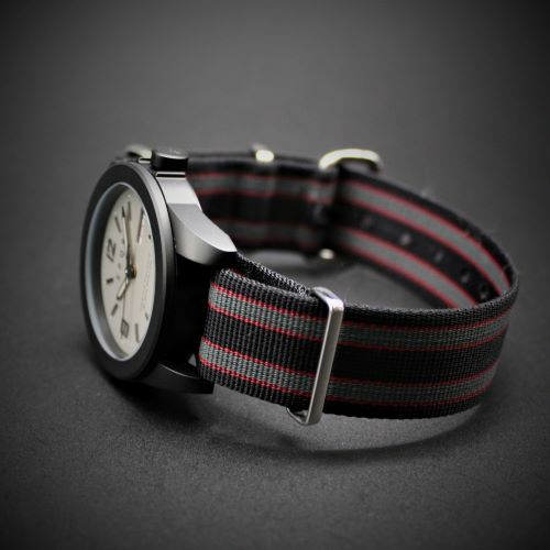 【ふるさと納税】＜腕時計 クオーツ式＞SPQR masterpiece dd ブラックケース【NATOスタンダードバンド】 | 腕時計 時計 ブランド SPQR スポール メンズ レディース 男女兼用 ギフト プレゼント 贈り物 アイボリー グレイ ブラック 黒 サムネイル2