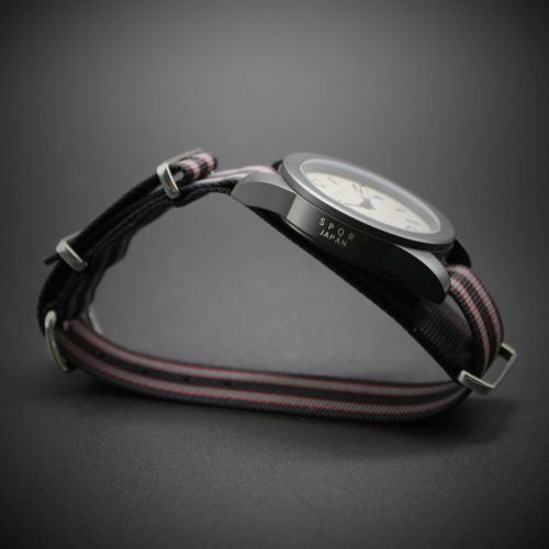 【ふるさと納税】＜腕時計 クオーツ式＞SPQR masterpiece dd ブラックケース【NATOスタンダードバンド】 | 腕時計 時計 ブランド SPQR スポール メンズ レディース 男女兼用 ギフト プレゼント 贈り物 アイボリー グレイ ブラック 黒 サムネイル3