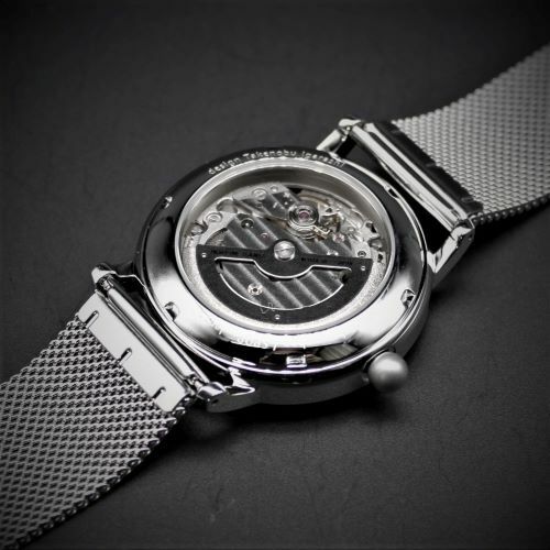 【ふるさと納税】＜腕時計 機械式＞SPQR 20周年　五十嵐 威暢デザイン（文字盤ホワイト） | 腕時計 時計 ブランド SPQR スポール メンズ レディース 男女兼用 ギフト プレゼント 贈り物 ホワイト 白 機械式 スケルトン構造 レザーシート革 ブラック 黒 サムネイル3