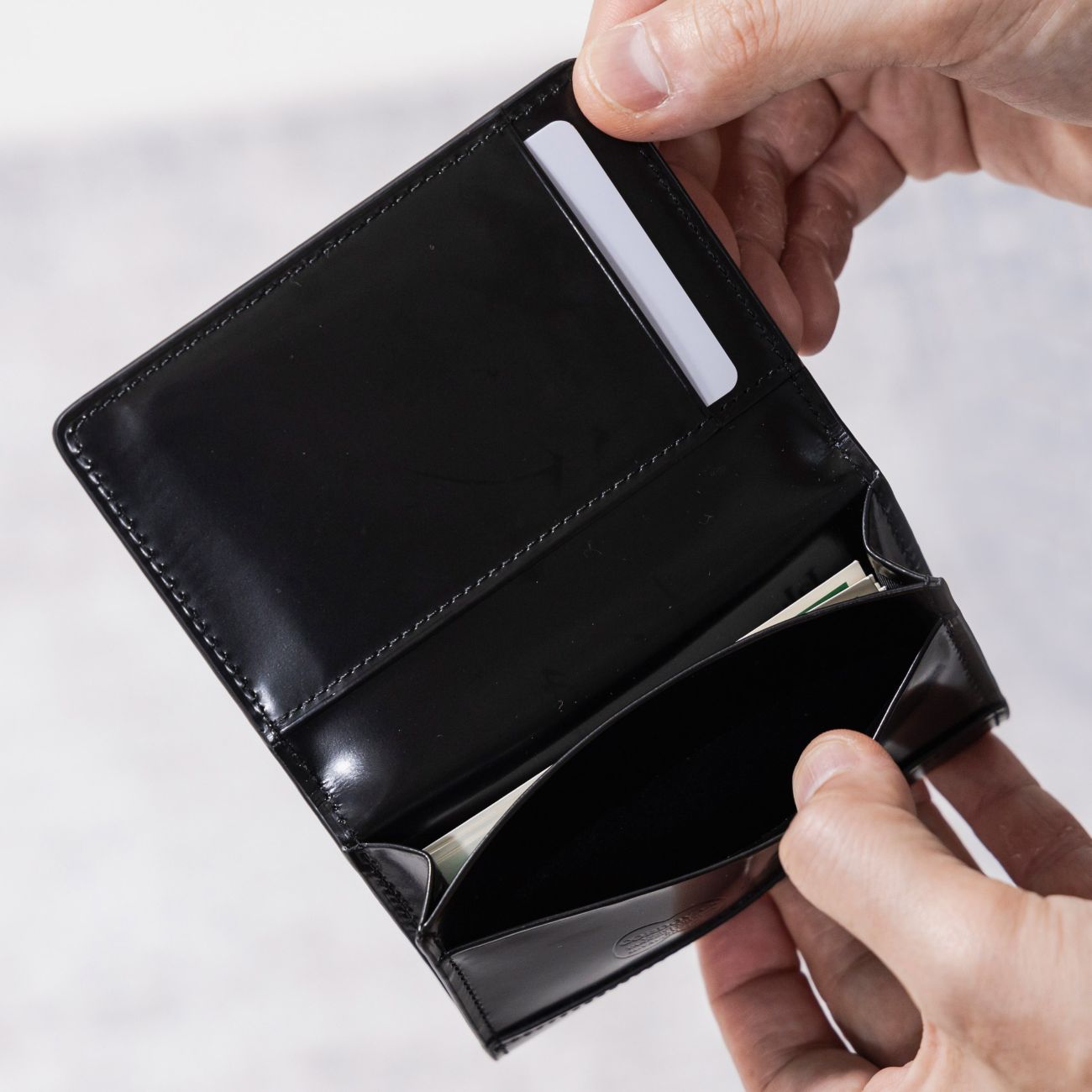 【ふるさと納税】名刺入れ 革 コードバン 名刺入れ FLYING HORSE ( フライングホース ) | ビジネス 名刺 入れ 革 ホース レザー 長期 愛用 長野県 飯田市 サムネイル3