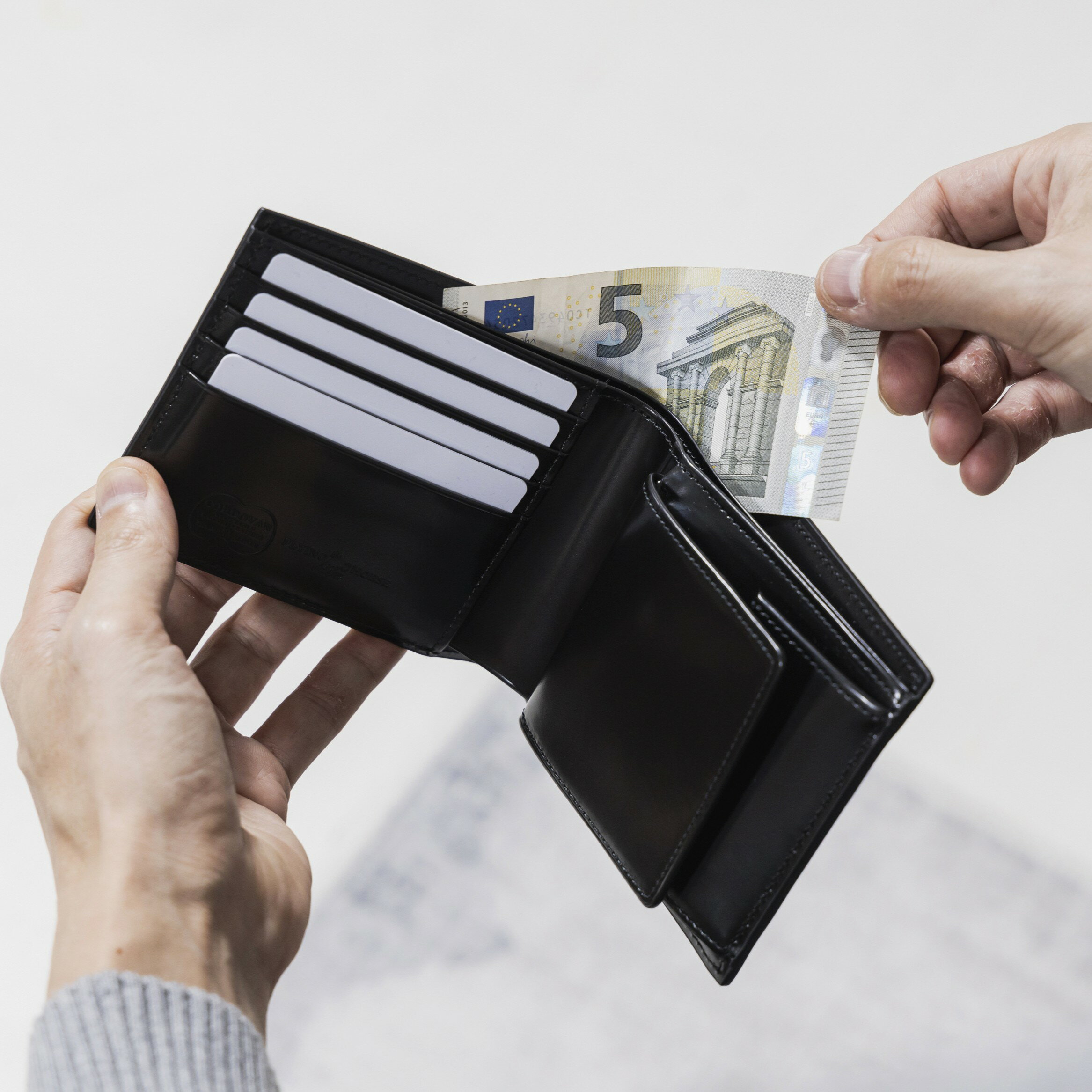 【ふるさと納税】 財布 コードバン 二つ折り 財布 FLYING HORSE ( フライングホース ) | 財布 革 ホース レザー 長期 愛用 長野県 飯田市 サムネイル3