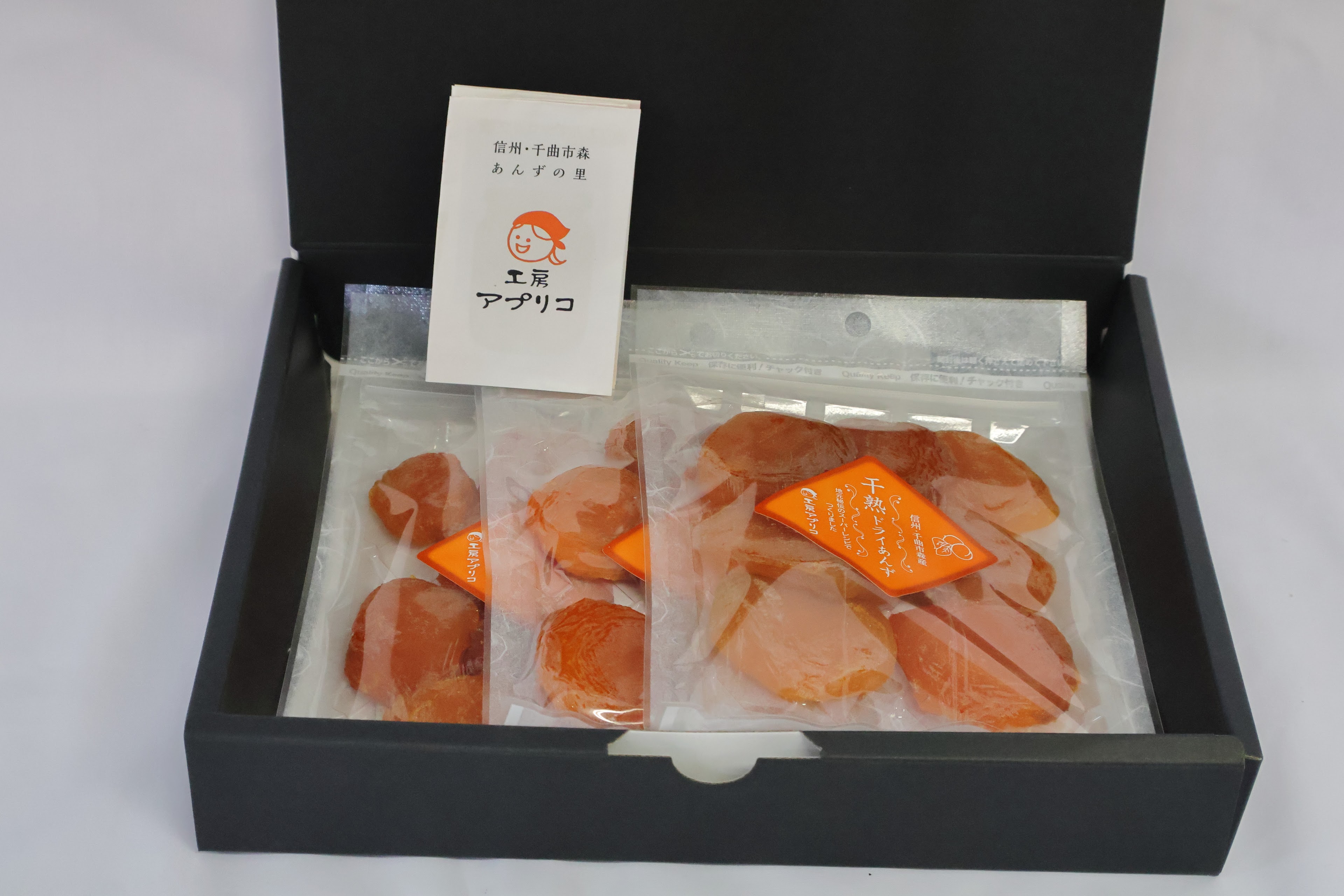 【ふるさと納税】あんず ドライフルーツ 信州産 干熟 ドライあんず 100g×3袋 | 杏子 アンズ ドライ フルーツ 果物 くだもの アプリコット おやつ デザート スイーツ 軽食 お取り寄せ おすすめ 人気 贈り物 ギフト 長野名物 特産品 国産 信州 長野県産 長野 千曲市 送料無料 サムネイル2