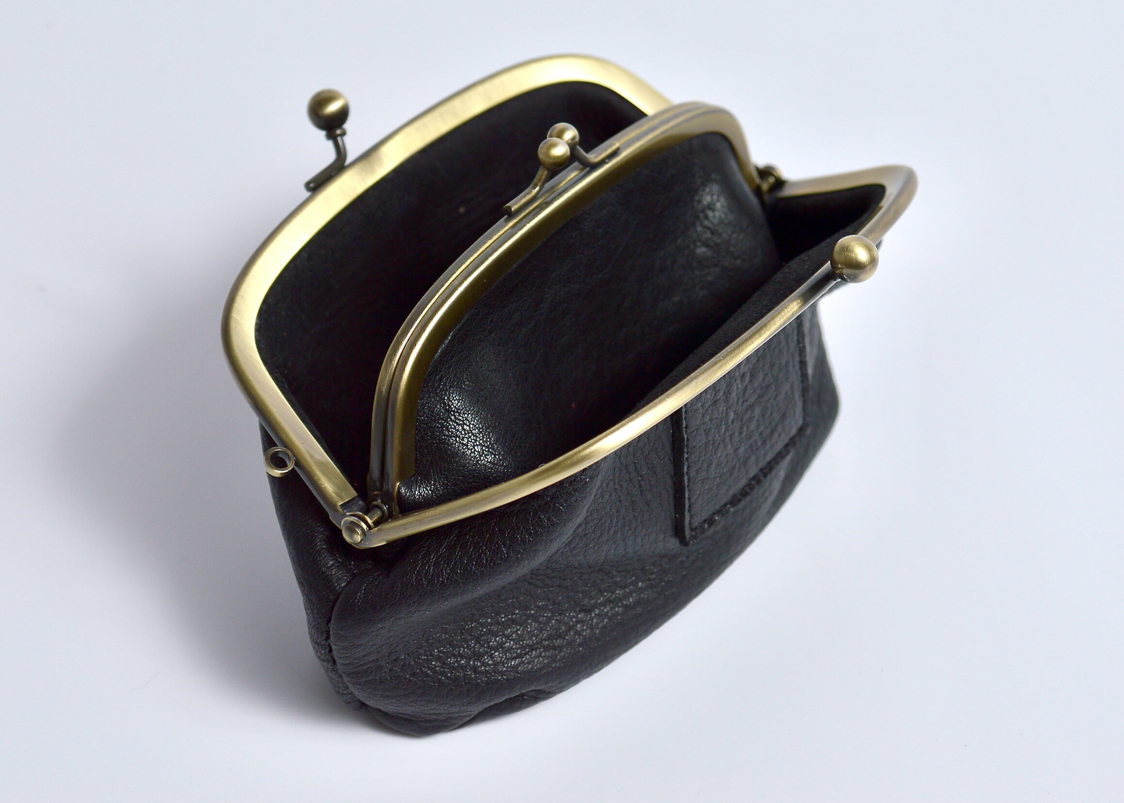 【ふるさと納税】信州鹿革 親子がま口財布 /(ブラック / グレー / レッド / キャメル)|鹿革 鹿 財布 革財布 がま口 高級 レディース メンズ ユニセックス 男女兼用 本革 レザー 信州 長野 千曲市 送料無料 サムネイル2