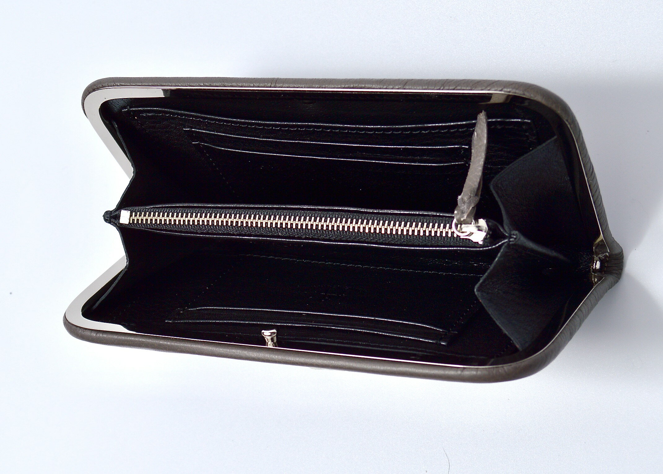 【ふるさと納税】信州鹿革 がま口長財布 隠し口金 DDG-100|鹿革 鹿 財布 革財布 がま口 高級 レディース メンズ ユニセックス 男女兼用 本革 レザー 信州 長野 千曲市 送料無料 サムネイル3