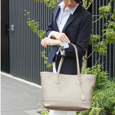 【ふるさと納税】【濱野皮革工藝のバッグ】フィオーレミオトート(ベージュゴールド)【1579564】 サムネイル3