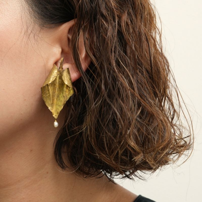 【ふるさと納税】RYONA SONG ピアス/イヤリング　ドクダミの葉モチーフ ～自然×都会 中山道沿い築100年の古民家工房から、100%ハンドメイドアクセサリーをお届け～ サムネイル3