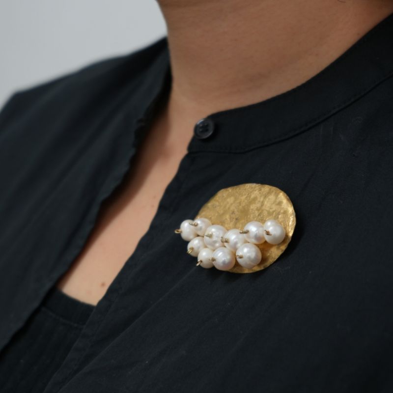 【ふるさと納税】RYONA SONG ブローチ　月と星モチーフ ～自然×都会 中山道沿い築100年の古民家工房から、100%ハンドメイドアクセサリーをお届け～ サムネイル3