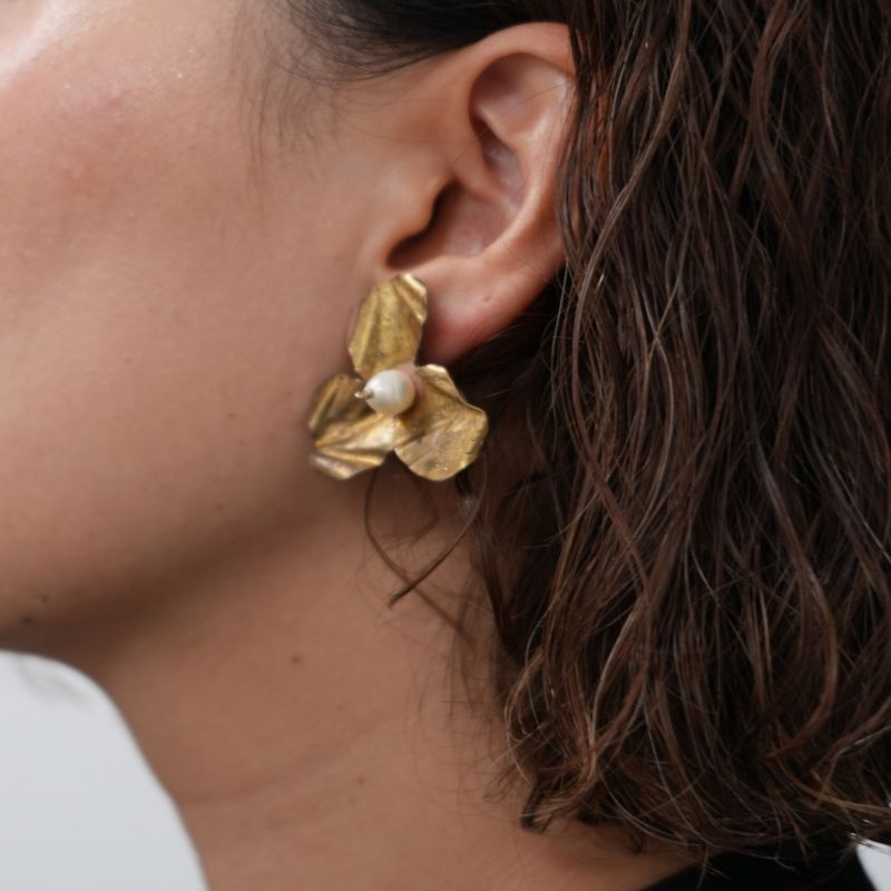 【ふるさと納税】RYONA SONG ピアス/イヤリング　野花モチーフ ～自然×都会 中山道沿い築100年の古民家工房から、100%ハンドメイドアクセサリーをお届け～ サムネイル3