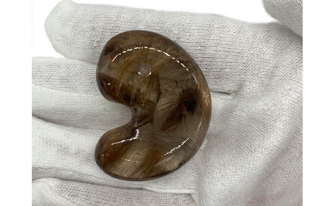 【ふるさと納税】勾玉 ブラウンルチル 天然石 ペンダント アクセサリー　【ファッション・アクセサリー・ペンダント・ブラウンルチル・勾玉・天然石】 サムネイル3