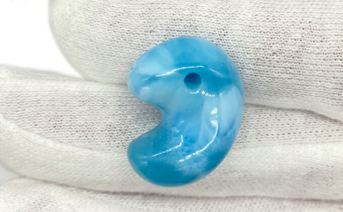 【ふるさと納税】勾玉 ラリマー 天然石 ペンダント アクセサリー　【ファッション・アクセサリー・ペンダント・勾玉・ラリマー・天然石】 サムネイル2