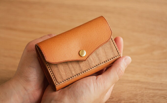 【ふるさと納税】木×革 カードケース キャメル 茶色 木製 革製品 名刺入れ 名刺ケース カード入れ おしゃれ かわいい レザー 雑貨 ファッション雑貨 ファッション小物 日用品 ビジネス 長野 長野県 箕輪町 サムネイル2