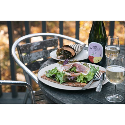 【ふるさと納税】シードル　ド　カミーナ甘口「りんごのスパークリングワイン」(750ml×6本)【配送不可地域：離島】【1281755】 サムネイル2