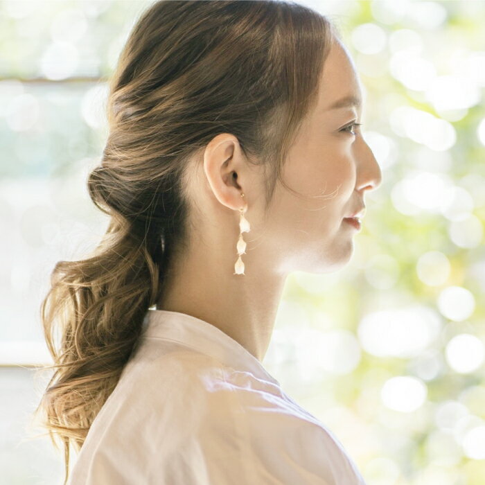 【ふるさと納税】(P)no-01-026 nobana スズラン3花 ピアス 美濃和紙 アクセサリー レジン ガラスビーズ ゴールドフィルド 両耳用 手作り プレゼント 岐阜市/家田紙工[ANCA001] サムネイル3