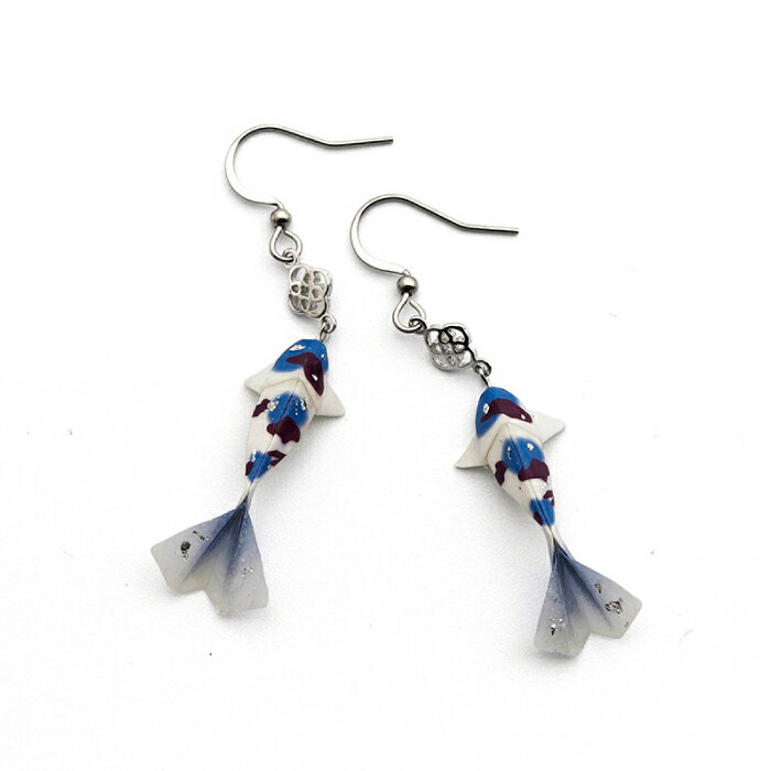 【ふるさと納税】ピアス (P)Ko01-006 鯉 青紫 ピアス 美濃和紙 アクセサリー ステンレス レジン 両耳用 手作り 耳飾り ギフト 人気 かわいい レディース 和雑貨 和装 揺れる 花 フラワーモチーフ 鈴蘭 すずらん ホワイト 白 上品 繊細 岐阜市/家田紙工[ANCA007] サムネイル2