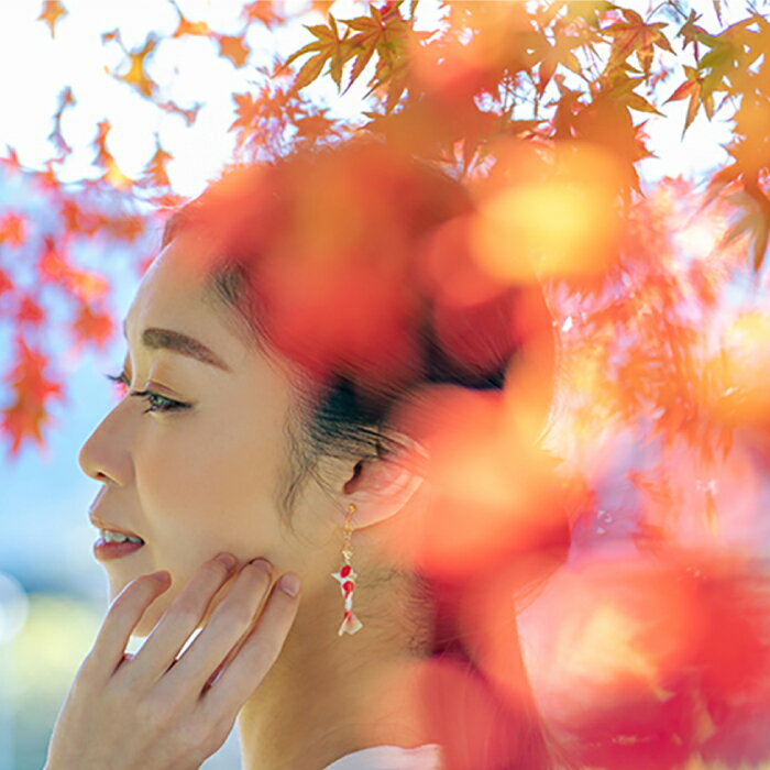 【ふるさと納税】イヤリング (E)Ko02-005 鯉 赤 イヤリング 美濃和紙 アクセサリー 真鍮 レジン 両耳用 手作り 耳飾り ギフト プレゼント 人気 レディース 和雑貨 和装 揺れる 花 フラワーモチーフ 鈴蘭 すずらん ホワイト 白 上品 繊細 岐阜市/家田紙工[ANCA010] サムネイル3