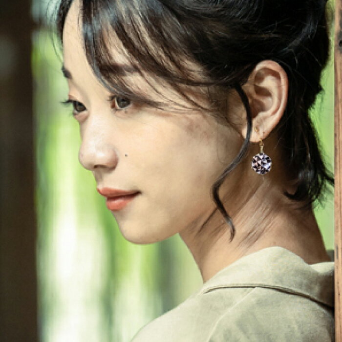 【ふるさと納税】(P)vd01-007 Balle 鱗 ブラック ピアス 美濃和紙 アクセサリー レジン ガラスビーズ ゴールドフィルド スターリングシルバー 両耳用 手作り プレゼント 岐阜市/家田紙工[ANCA025] サムネイル3