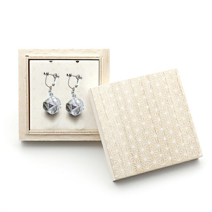 【ふるさと納税】イヤリング (E)vd02-006 Balle 鱗 シルバー イヤリング 美濃和紙 アクセサリー レジン ガラスビーズ 真鍮 両耳用 手作り 耳飾り ギフト レディース 和装 揺れる 花 すずらん ホワイト 白 上品 繊細 贈り物 岐阜県 岐阜 岐阜市/家田紙工[ANCA028] サムネイル2