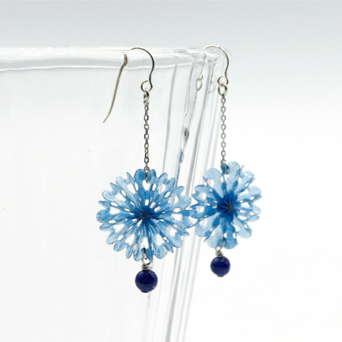 【ふるさと納税】ピアス (P)mk05-022 水くるま 郡上藍染 ラピスラズリ ピアス 天然石 スターリングシルバー 美濃和紙 両耳用 手作り 耳飾り ギフト レディース 和装 揺れる 花 すずらん ホワイト 白 上品 おすすめ 人気 アクセサリー 繊細 岐阜市/家田紙工[ANCA039] サムネイル2