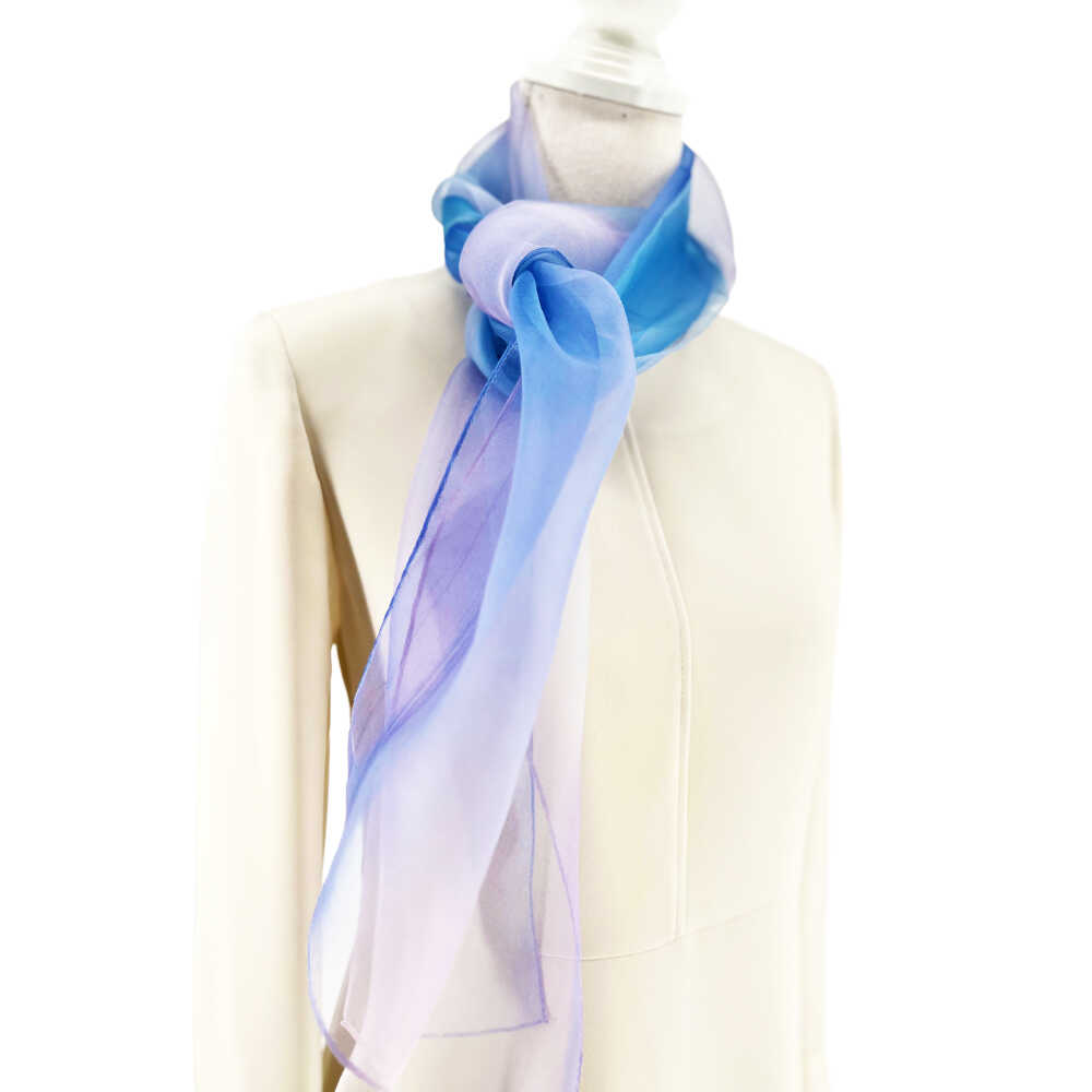 【ふるさと納税】スカーフ 美濃友禅 【シルクスカーフ】 NAOE KAWAMURA ー夜明けー ストール ショール 雑貨 小物 人気 染色 グラデーション 上品 高級感 エレガント フォーマル カジュアル サステナブル ハンドメイド ギフト 岐阜市 / 河村尚江デザイン事務所[ANDE008] サムネイル3