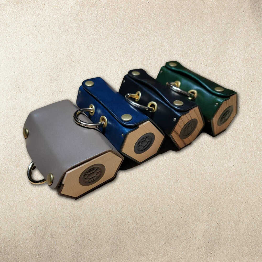 【ふるさと納税】【受注生産】【選べるカラーと素材】マルチケース イタリア製 本革使用 マルチケース 手作り産 ブラック×ケヤキ 革小物 レザーケース コインケース 小銭入れ 職人 ハンドメイド メンズ レディース ギフト 人気 岐阜市 / Kame´s crafts 亀藝[ANGX001-004] サムネイル3