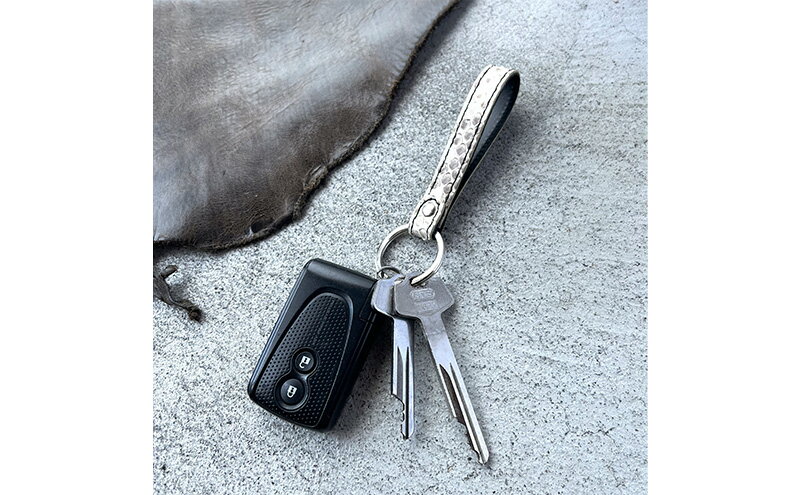 【ふるさと納税】本革 キーホルダー ダイヤモンドパイソンレザー ファッション小物 イタリアンレザー プレゼント ギフト サムネイル2