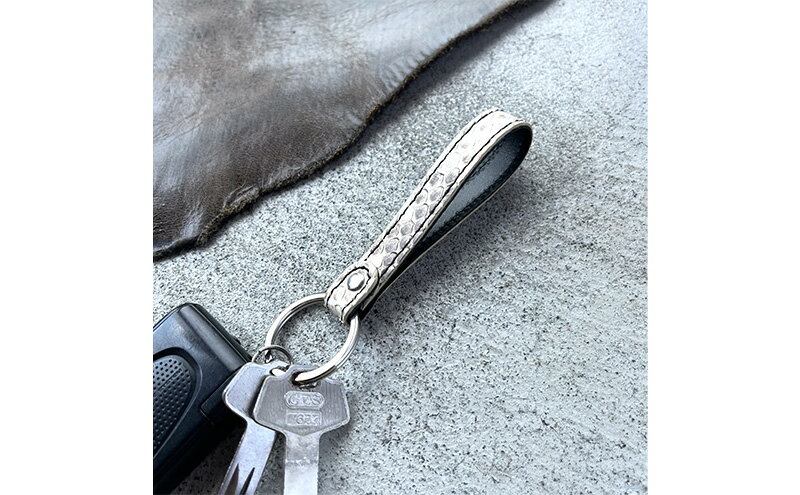【ふるさと納税】本革 キーホルダー ダイヤモンドパイソンレザー ファッション小物 イタリアンレザー プレゼント ギフト サムネイル3