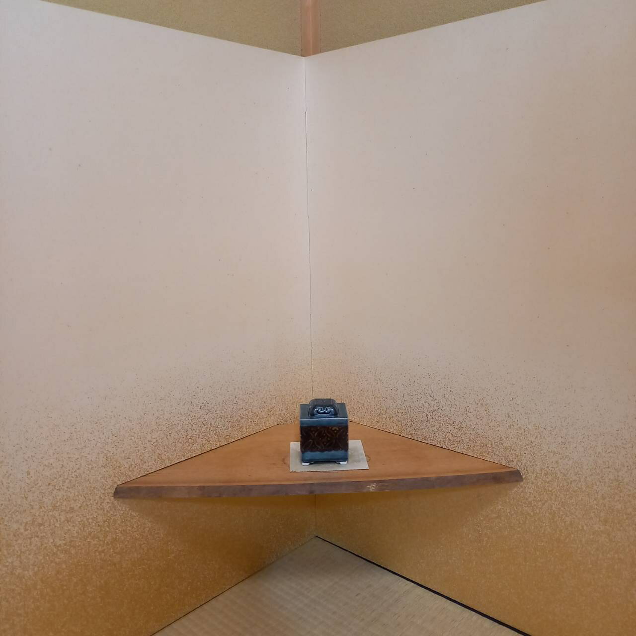 【ふるさと納税】飛騨和紙や木材を使った二曲屏風 台座付き 縦型 横型 選べる 本金砂子使用 工芸 工芸品 置物 手作り 屏風 職人 伝統 こだわり オーダーメイド [Q2802 Q2803] サムネイル3