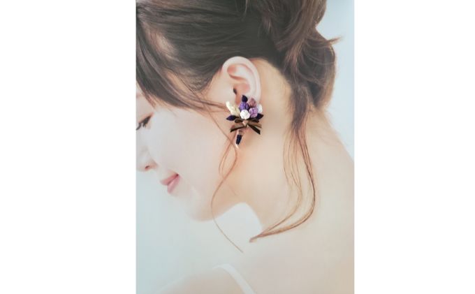 【ふるさと納税】つまみ細工 ブーケブートニア ピアス アクセサリー 工芸品 お花 手作り 職人 手仕事 伝統工芸 和風 かわいい アシメトリー 大人可愛い アクセ 受注生産 つまみ細工工房ちより。 送料無料 岐阜県 安八町 サムネイル3