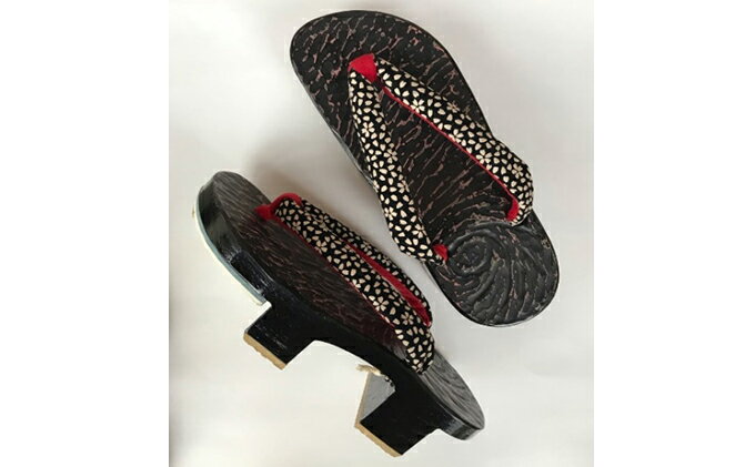 【ふるさと納税】〈花森商店〉健足 下駄 女L（24～24.5cm） | 履物 和装 和服 着物 小物 馴染む 重心 後ろ ふくらはぎ 刺激 足首 運動 和 レディース 普段使い 浴衣 夏 花火大会 初詣 冬 お参り お出かけ サムネイル3