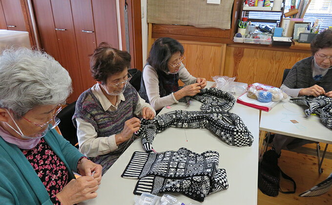 【ふるさと納税】メロディアスハンズ　アリソン・トムソンデザイン　サンカサンプラーマフラー　180cm ファッション小物 サムネイル3