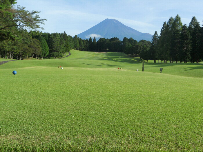 【ふるさと納税】大富士ゴルフクラブ プレーご招待券 (土日祝3名様 セルフプレー 昼食付) 表富士観光 静岡県 富士市(a1172) サムネイル2