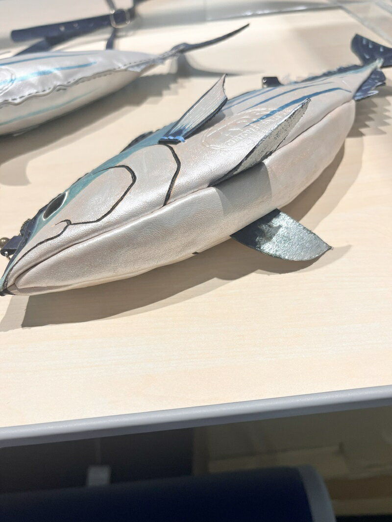 【ふるさと納税】 焼津市 ロシアン佐藤 ポシェット 牛革 かつお型ポシェット 牛ヌメ革 国産 a74-003 サムネイル3